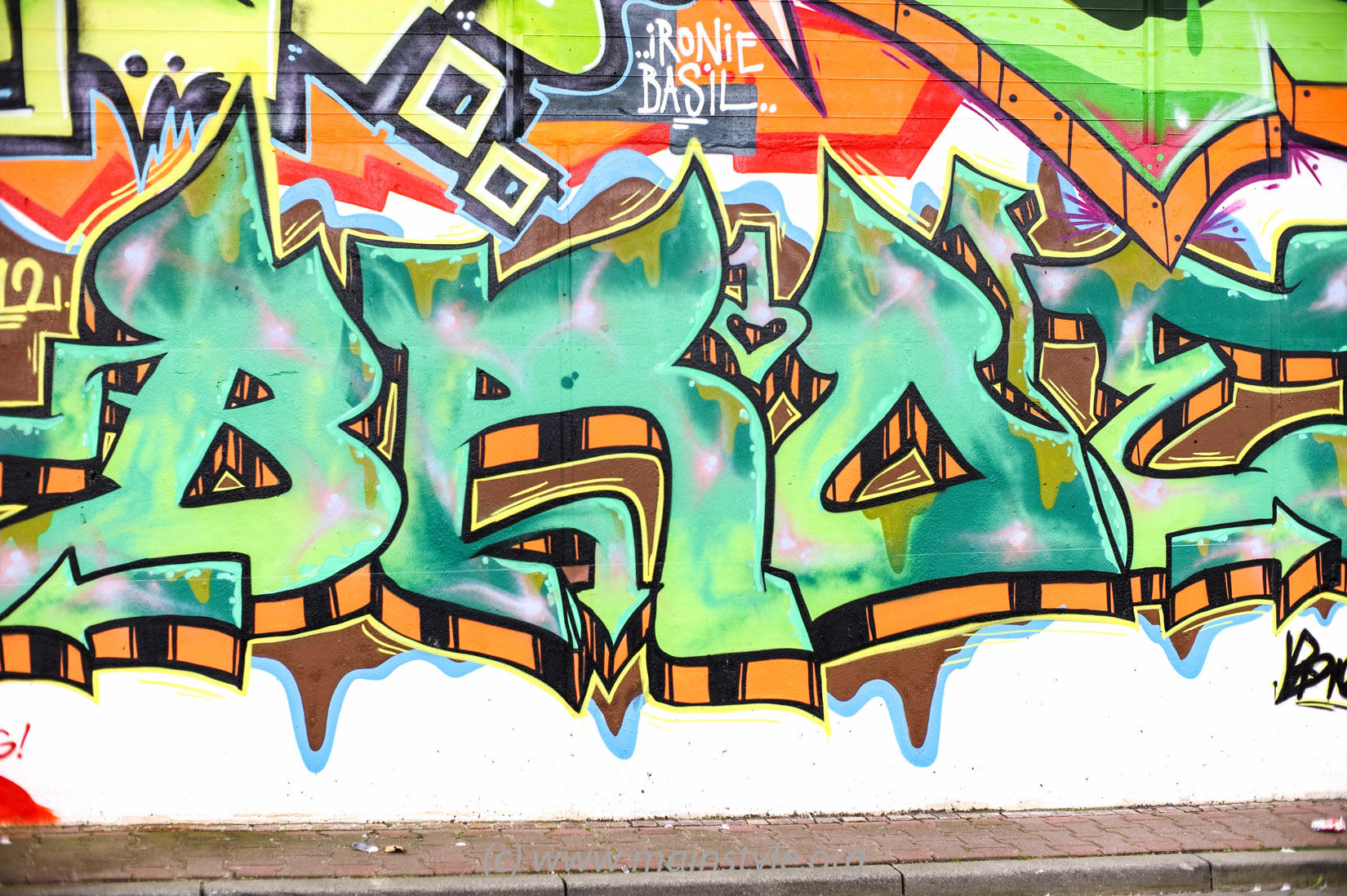 Frankfurt-Höchst_Graffiti_Süwag-Wall_2012 (6 von 35)
