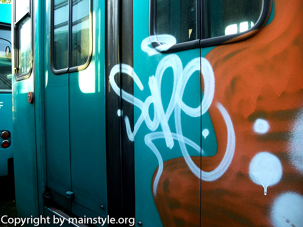 Frankfurt_Graffiti_U-Bahn_Straßenbahn_2010-2013-1235