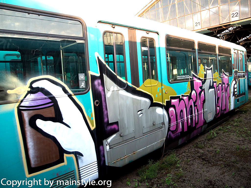 Frankfurt_Graffiti_U-Bahn_Straßenbahn_2010-2013-1247