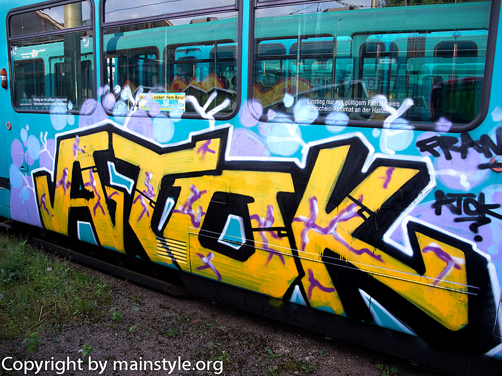 Frankfurt_Graffiti_U-Bahn_Straßenbahn_2010-2013-ATOK