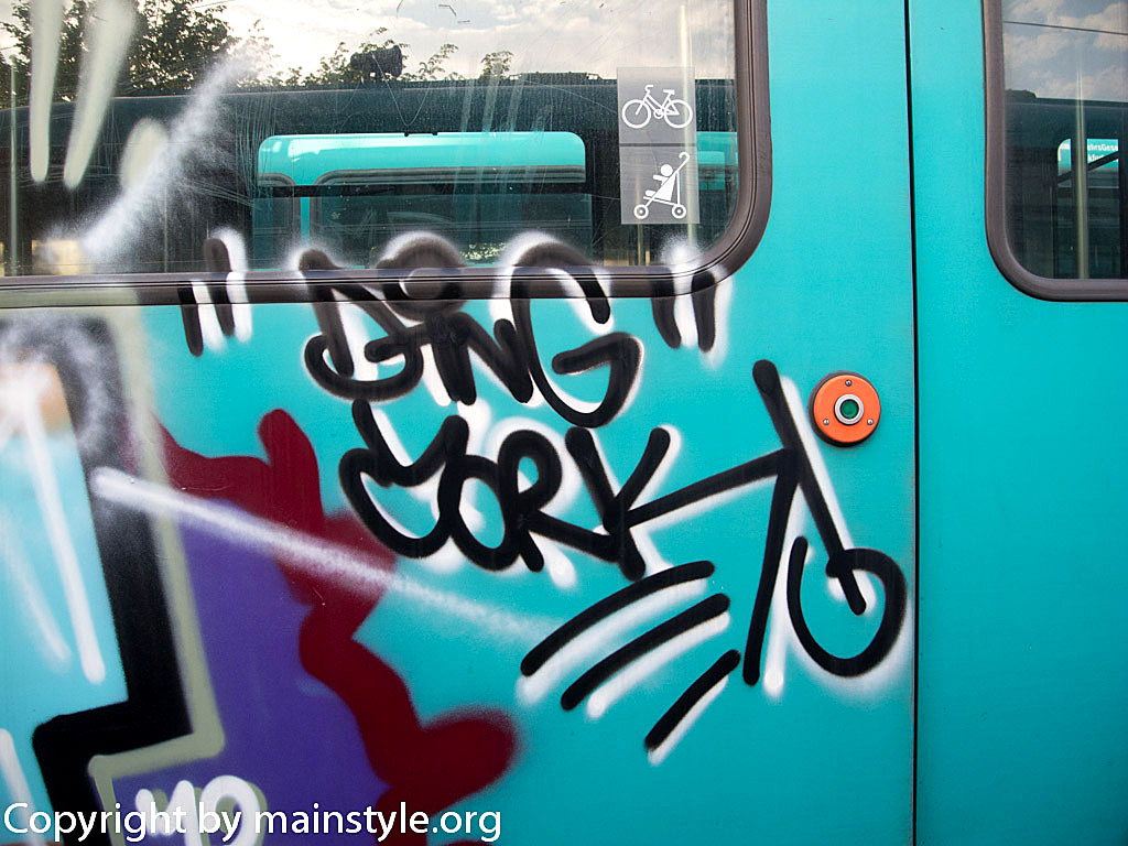 Frankfurt_Graffiti_U-Bahn_Straßenbahn_2010-2013-DING_YORK