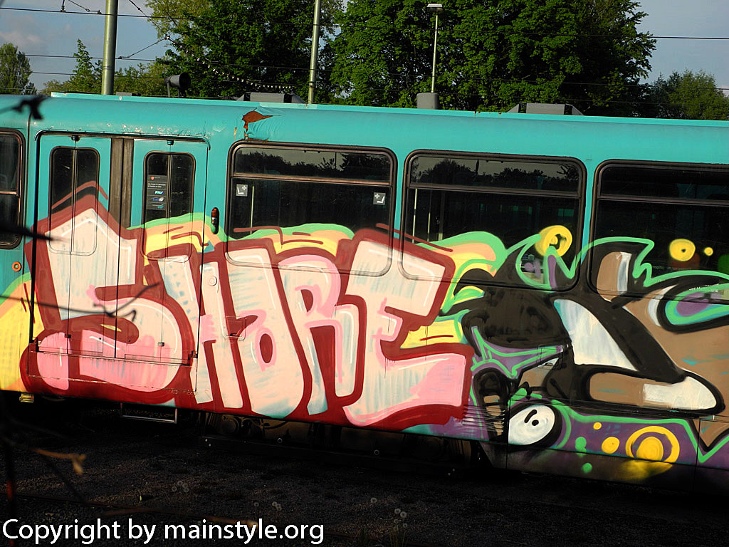Frankfurt_Graffiti_U-Bahn_Straßenbahn_2010-2013-SHARE